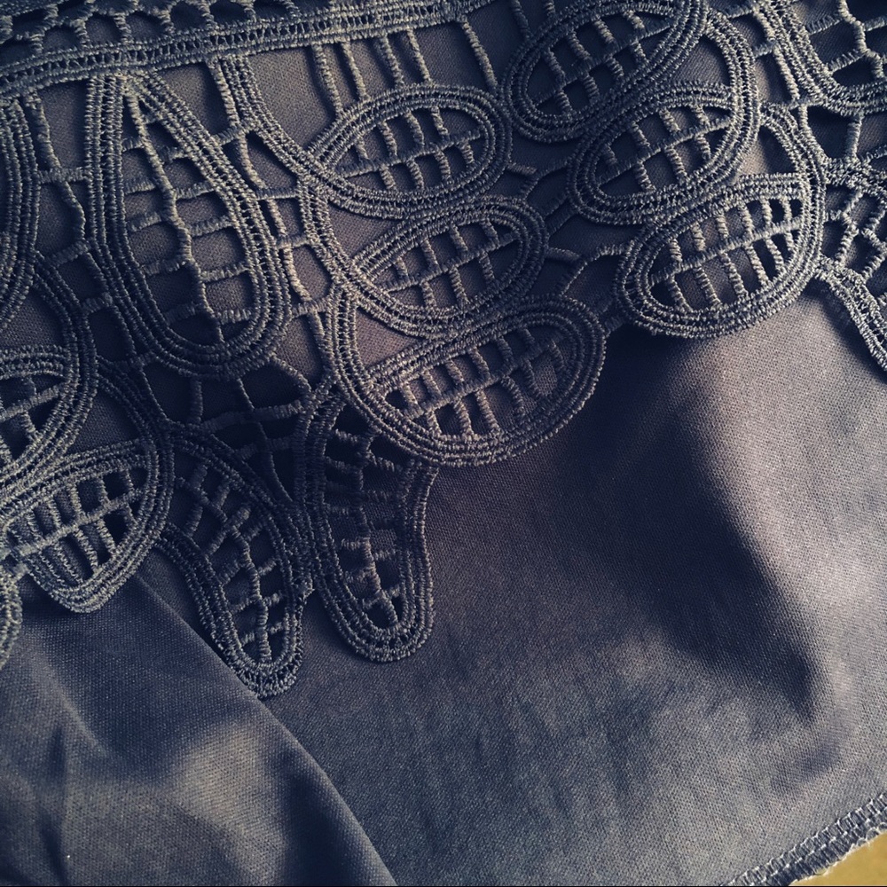 - Miami sleeveless, lace-covered dress Sz. XS Navy Blouse - Picture 6 of 6